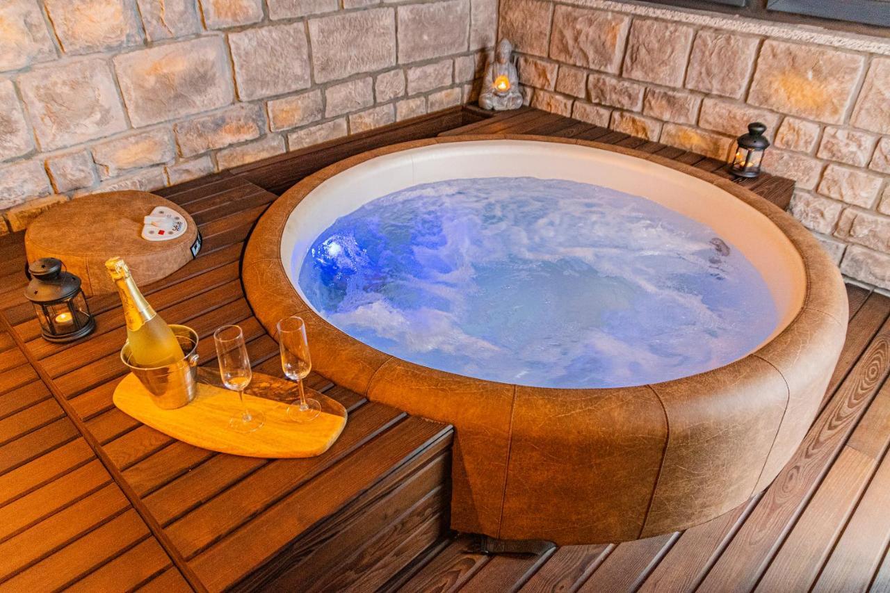Jacuzzi - Flexible Selfcheckins 20 - Zagreb - Luxury - Garage - Smart - Brand New - Apartments Repinc Bagian luar foto