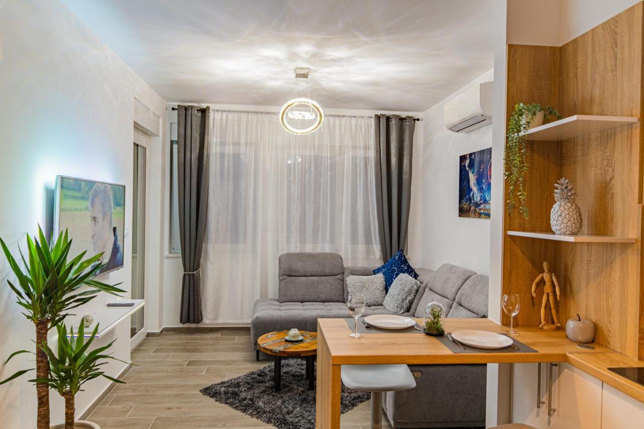 Jacuzzi - Flexible Selfcheckins 20 - Zagreb - Luxury - Garage - Smart - Brand New - Apartments Repinc Bagian luar foto