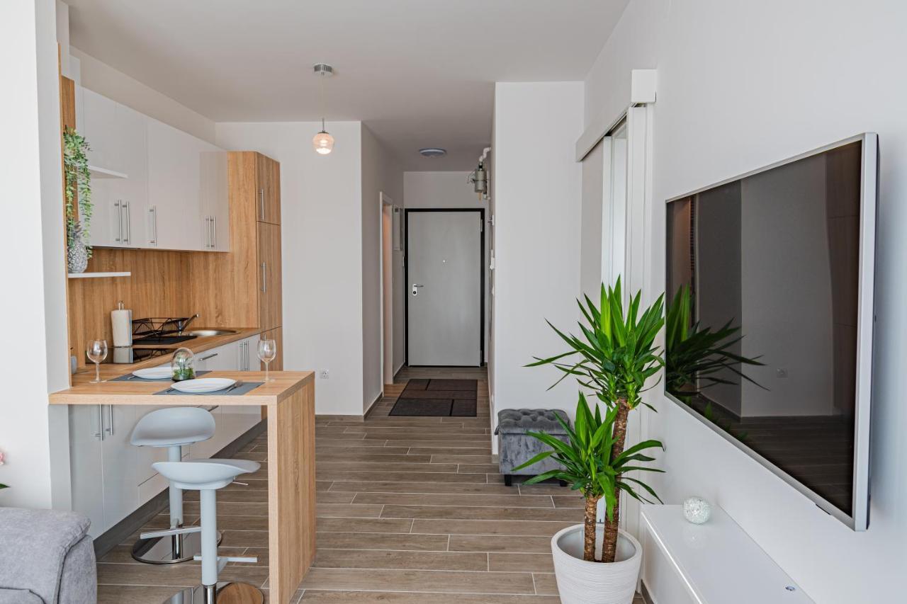 Jacuzzi - Flexible Selfcheckins 20 - Zagreb - Luxury - Garage - Smart - Brand New - Apartments Repinc Bagian luar foto