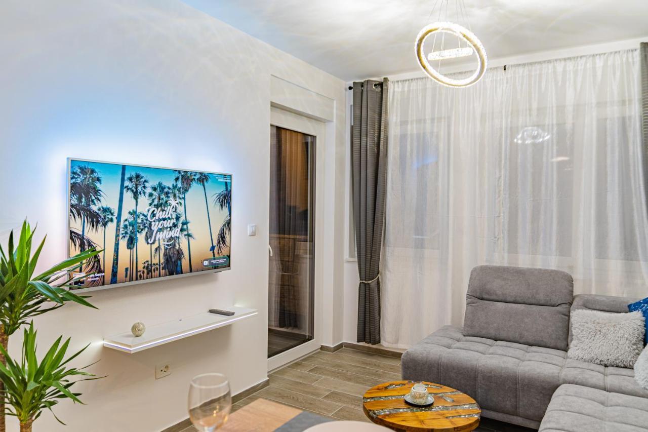 Jacuzzi - Flexible Selfcheckins 20 - Zagreb - Luxury - Garage - Smart - Brand New - Apartments Repinc Bagian luar foto