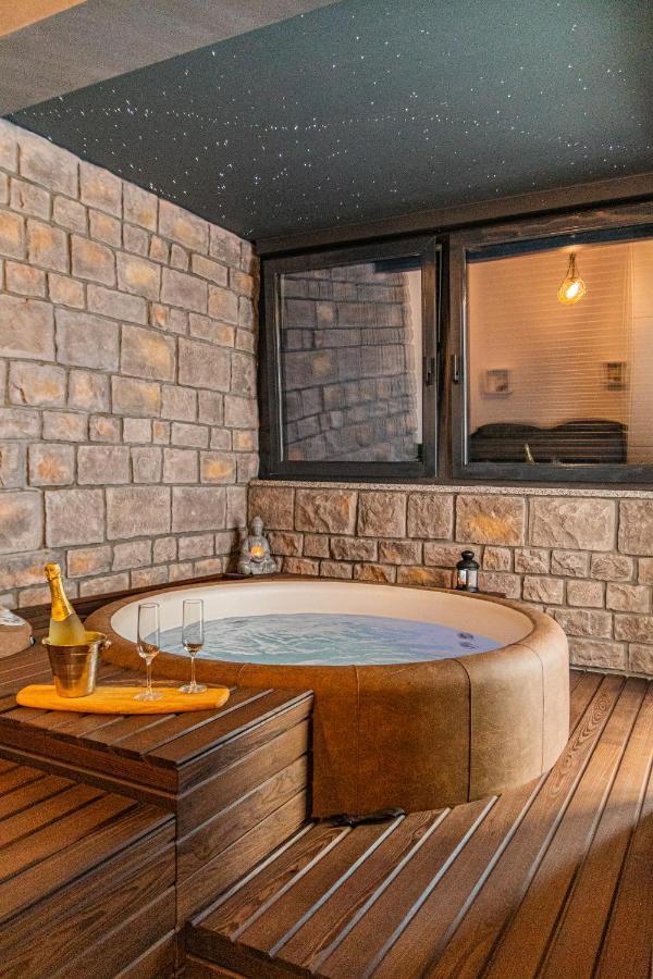 Jacuzzi - Flexible Selfcheckins 20 - Zagreb - Luxury - Garage - Smart - Brand New - Apartments Repinc Bagian luar foto