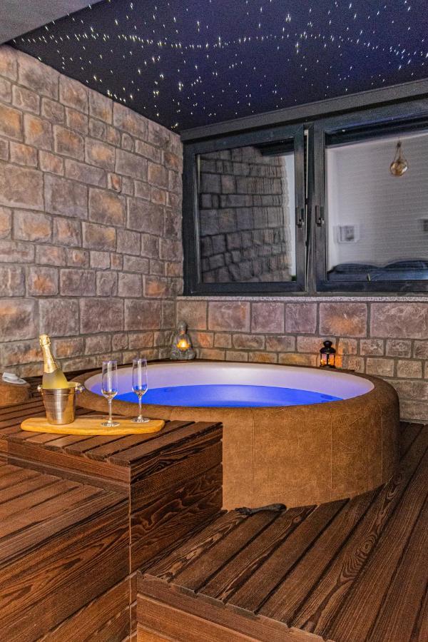 Jacuzzi - Flexible Selfcheckins 20 - Zagreb - Luxury - Garage - Smart - Brand New - Apartments Repinc Bagian luar foto