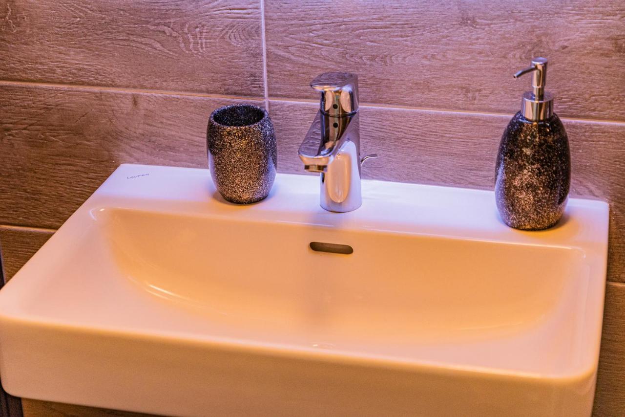 Jacuzzi - Flexible Selfcheckins 20 - Zagreb - Luxury - Garage - Smart - Brand New - Apartments Repinc Bagian luar foto
