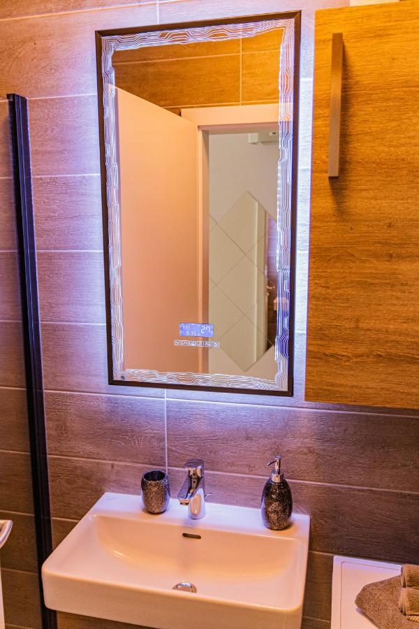 Jacuzzi - Flexible Selfcheckins 20 - Zagreb - Luxury - Garage - Smart - Brand New - Apartments Repinc Bagian luar foto