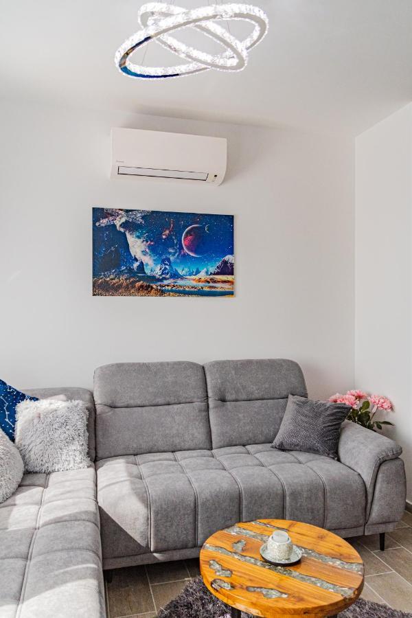 Jacuzzi - Flexible Selfcheckins 20 - Zagreb - Luxury - Garage - Smart - Brand New - Apartments Repinc Bagian luar foto