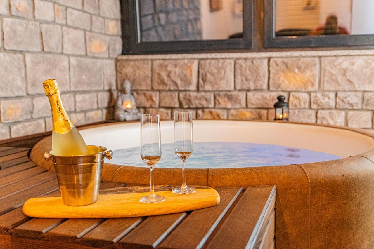 Jacuzzi - Flexible Selfcheckins 20 - Zagreb - Luxury - Garage - Smart - Brand New - Apartments Repinc Bagian luar foto