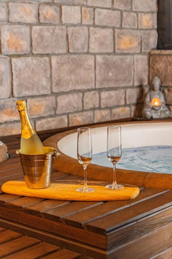 Jacuzzi - Flexible Selfcheckins 20 - Zagreb - Luxury - Garage - Smart - Brand New - Apartments Repinc Bagian luar foto